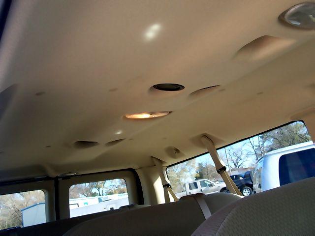 Ford Econoline Wagon 2010 photo 4