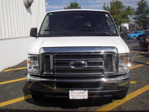 Ford Econoline Wagon 2010 photo 1