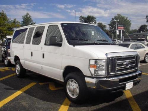 Ford Econoline Wagon 2010 photo 2