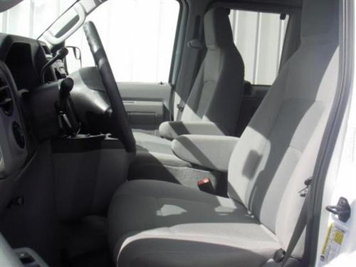 Ford Econoline Wagon 2010 photo 4