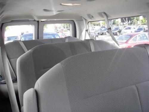 Ford Econoline Wagon 2010 photo 5