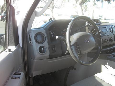 Ford Econoline Wagon 2010 photo 2