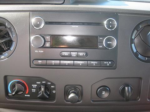 Ford Econoline Wagon 2010 photo 3