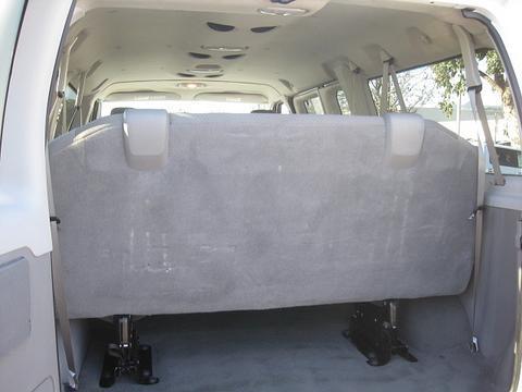 Ford Econoline Wagon 2010 photo 4