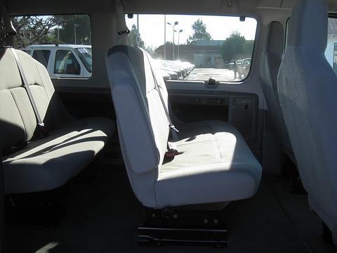 Ford Econoline Wagon 2010 photo 5