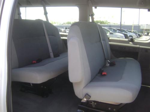 Ford Econoline Wagon 2010 photo 3