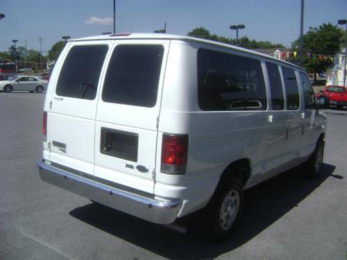Ford Econoline Wagon 2010 photo 4