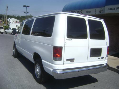 Ford Econoline Wagon 2010 photo 5