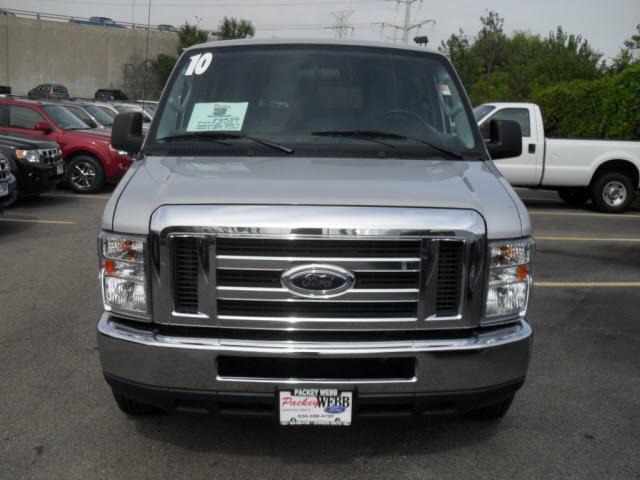 Ford Econoline Wagon 2010 photo 2