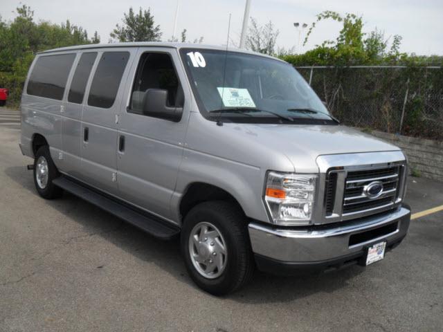 Ford Econoline Wagon 2010 photo 3