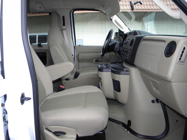 Ford Econoline Wagon 2010 photo 4