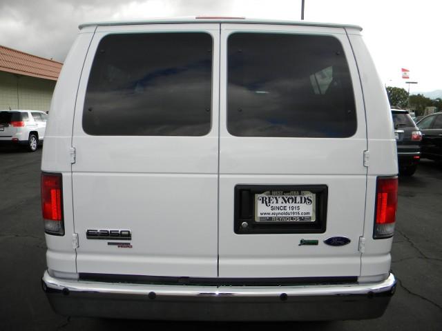 Ford Econoline Wagon 2010 photo 5
