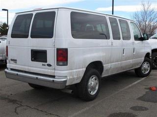 Ford Econoline Wagon 2011 photo 2