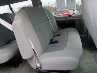 Ford Econoline Wagon 2011 photo 2