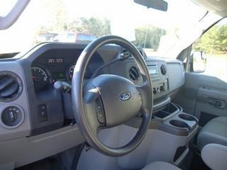 Ford Econoline Wagon 2011 photo 3