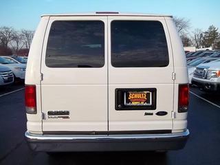 Ford Econoline Wagon 2011 photo 2