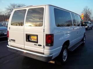 Ford Econoline Wagon 2011 photo 3