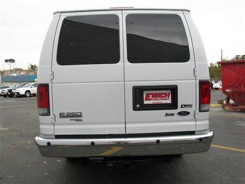 Ford Econoline Wagon 2011 photo 2