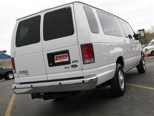 Ford Econoline Wagon 2011 photo 3