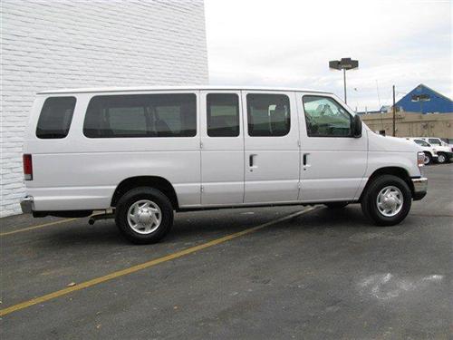 Ford Econoline Wagon 2011 photo 4