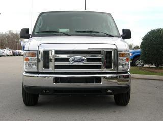 Ford Econoline Wagon 2011 photo 2