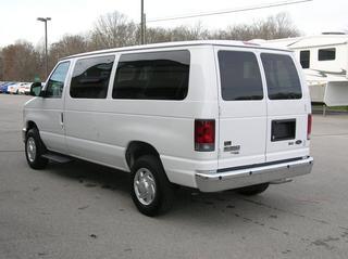 Ford Econoline Wagon 2011 photo 3