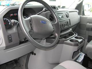 Ford Econoline Wagon 2011 photo 4