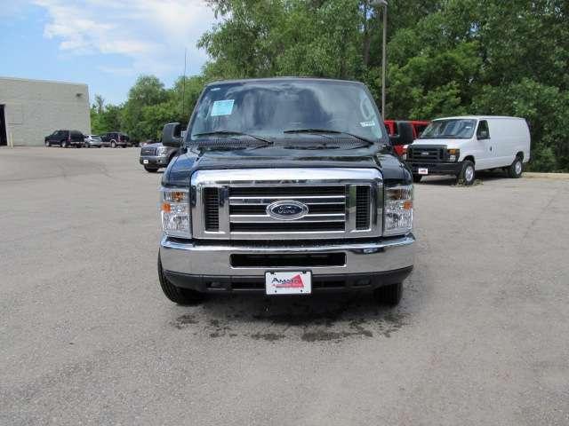 Ford Econoline Wagon 2011 photo 1