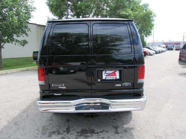Ford Econoline Wagon 2011 photo 3