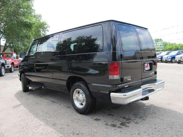 Ford Econoline Wagon 2011 photo 4