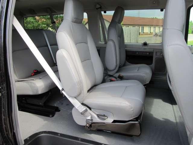 Ford Econoline Wagon 2011 photo 5