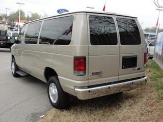 Ford Econoline Wagon 2011 photo 1