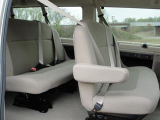 Ford Econoline Wagon 2011 photo 2