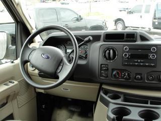 Ford Econoline Wagon 2011 photo 3