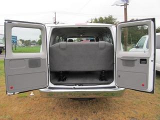 Ford Econoline Wagon 2011 photo 1
