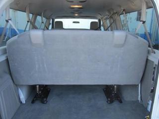 Ford Econoline Wagon 2011 photo 3