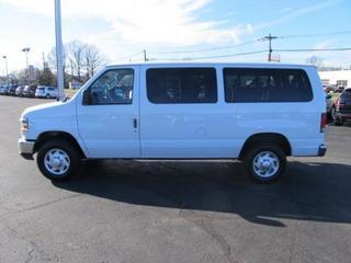 Ford Econoline Wagon 2011 photo 4