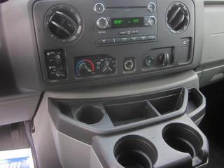 Ford Econoline Wagon 2011 photo 2