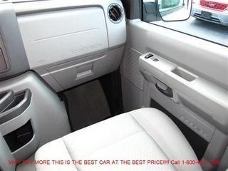 Ford Econoline Wagon 2011 photo 3