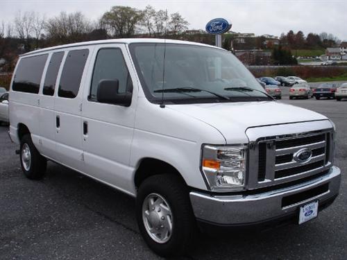 Ford Econoline Wagon 2011 photo 1