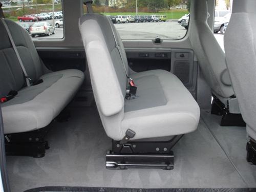 Ford Econoline Wagon 2011 photo 3