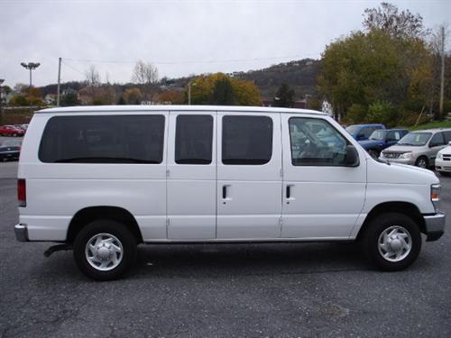 Ford Econoline Wagon 2011 photo 4