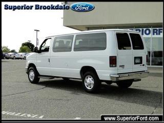 Ford Econoline Wagon 2011 photo 2