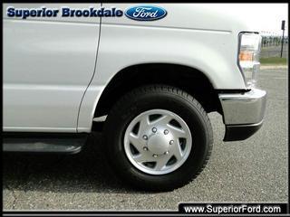 Ford Econoline Wagon 2011 photo 5