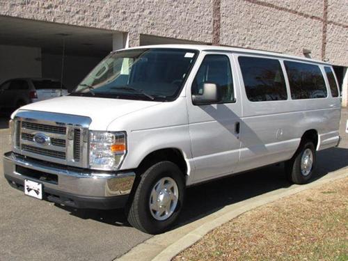 Ford Econoline Wagon 2011 photo 2
