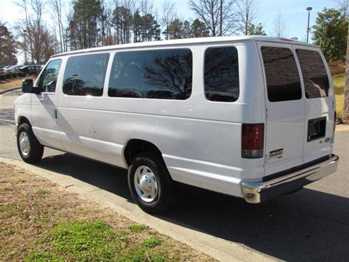 Ford Econoline Wagon 2011 photo 3