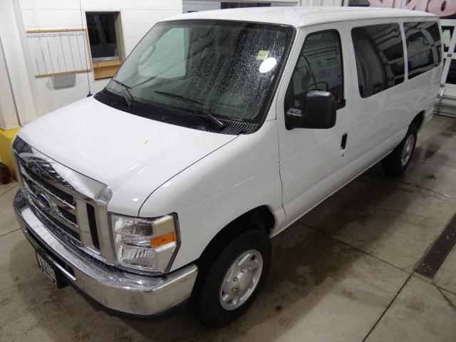 Ford Econoline Wagon 2011 photo 4