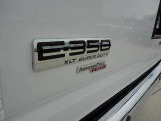 Ford Econoline Wagon 2011 photo 3