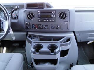 Ford Econoline Wagon 2011 photo 2