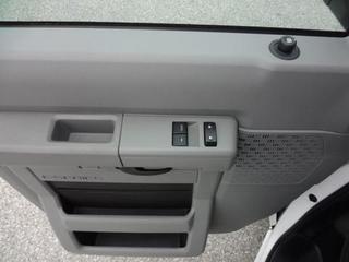 Ford Econoline Wagon 2011 photo 2